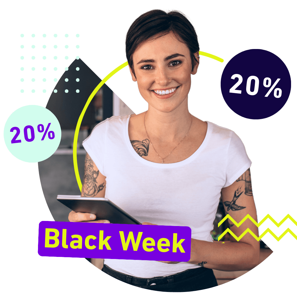 Frau schaut in die Kamera und freut sich über Black Week Sale