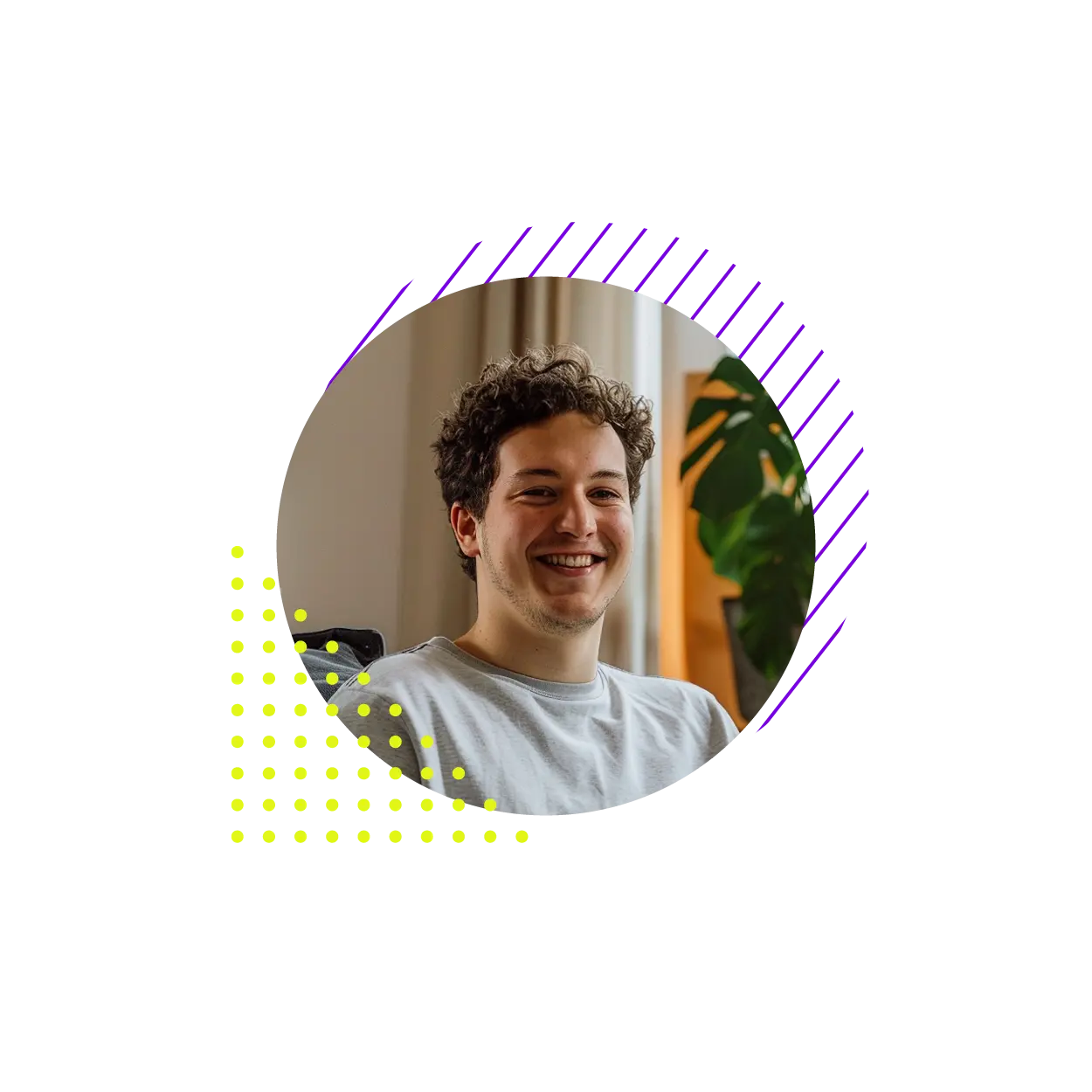 Ein junger Mann mit grauem Pullover lächelt in die Kamera