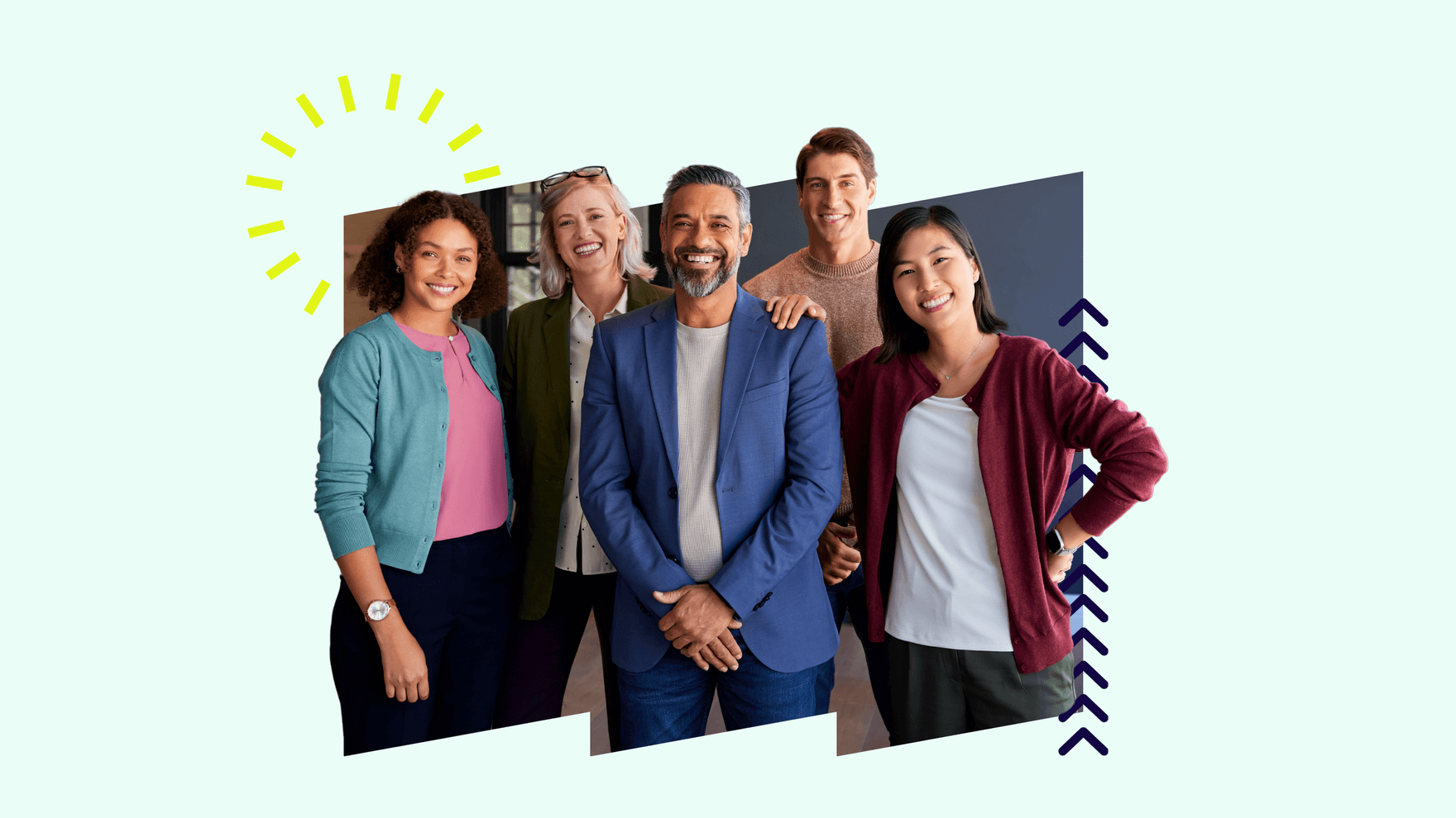 Titelbild des Artikels "Employer-Branding-Maßnahmen als Wachstumstreiber": Eine fröhliche, diverse Gruppe von fünf beruflich gekleideten Menschen steht zusammen und lächelt in die Kamera.
